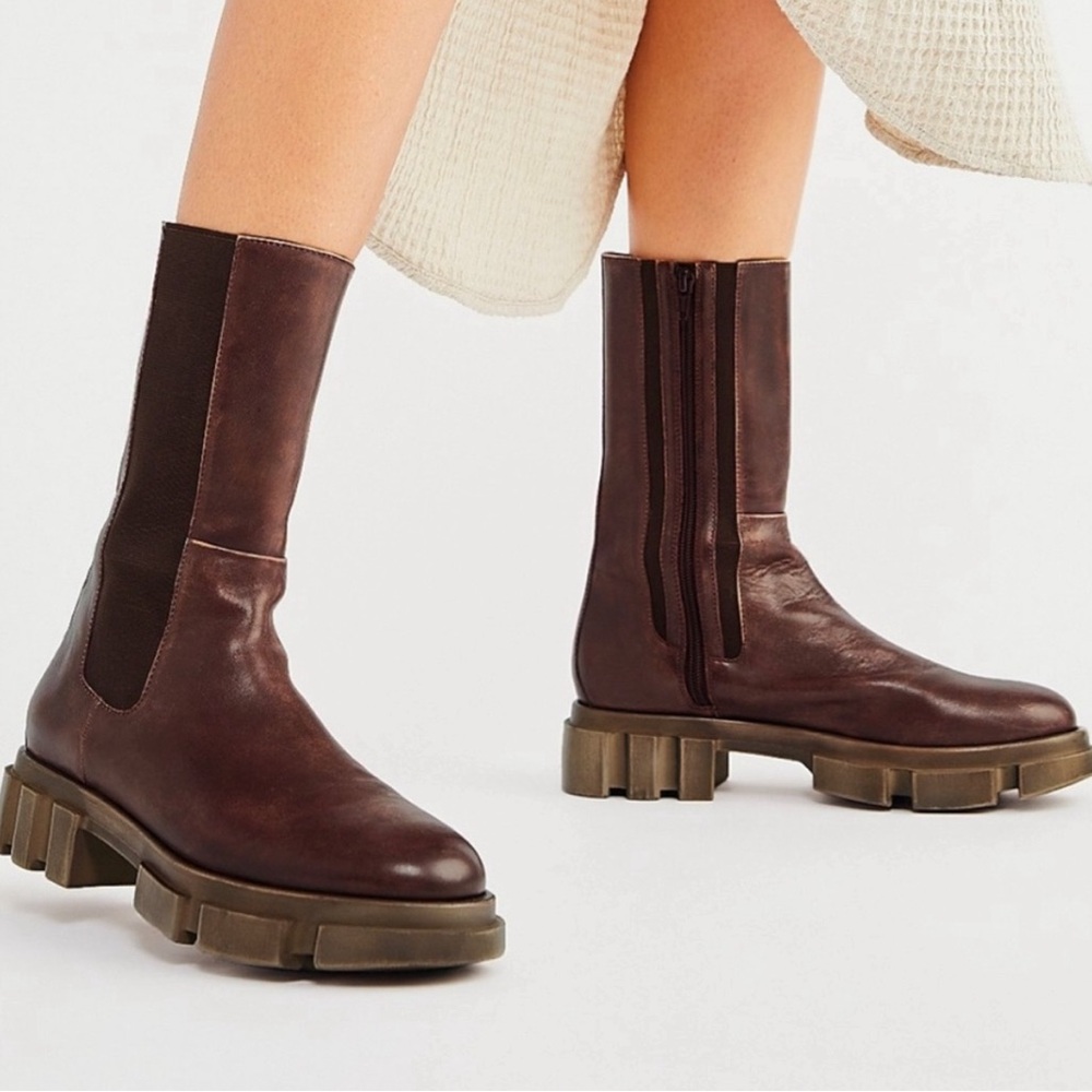 Free People Brooks Chelsea Boots Wine Brown Leather Lug Sole Elastic size 7